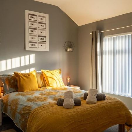 Vibrant City Centre Townhouse With Free Parking Rare Outdoor Patio Belfast Esterno foto