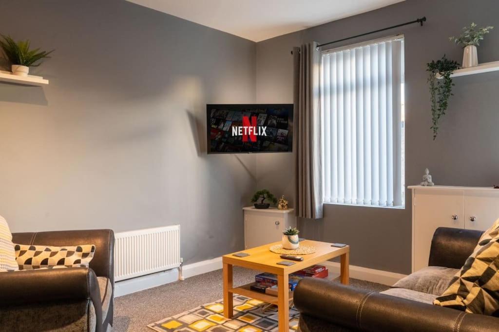 Vibrant City Centre Townhouse With Free Parking Rare Outdoor Patio Belfast Esterno foto